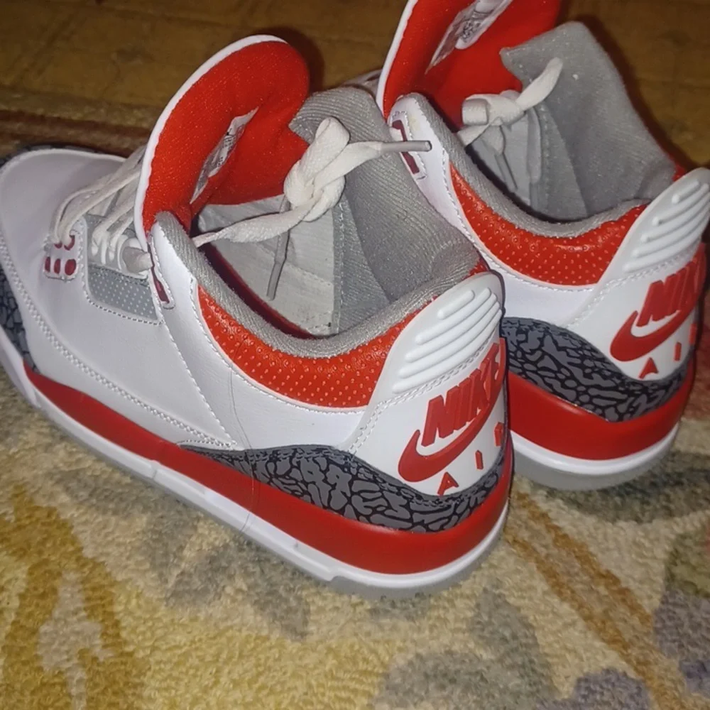 Jordan 3s - Picture 5 of 8